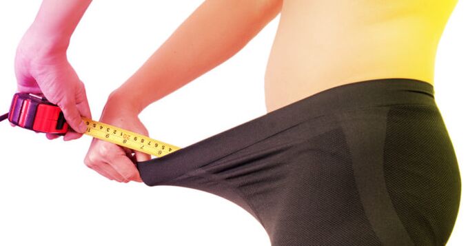 man measuring penis before enlarging it